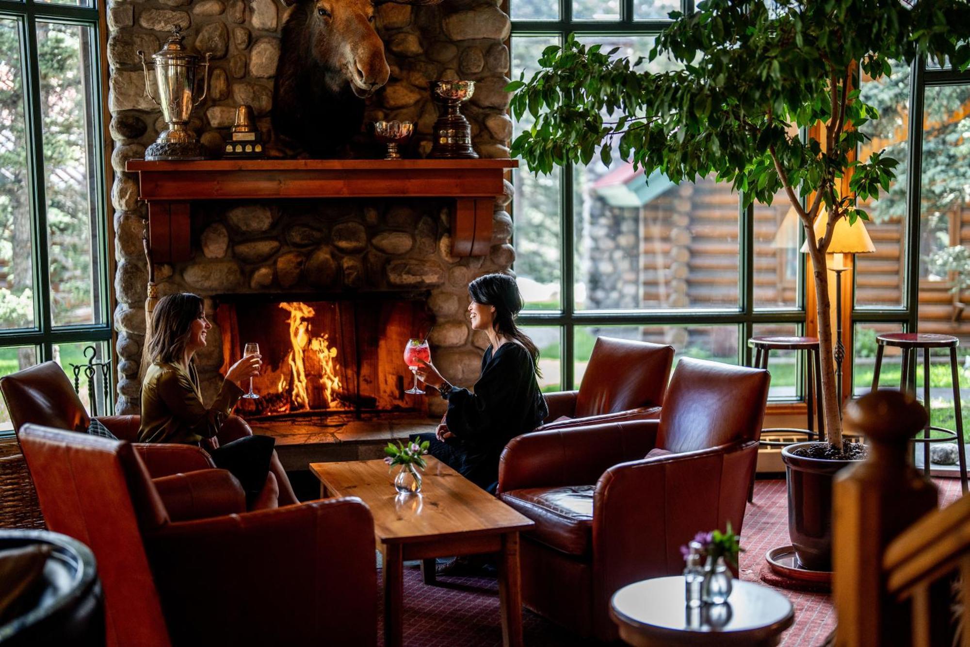 Post Hotel & Spa Lake Louise Exteriör bild