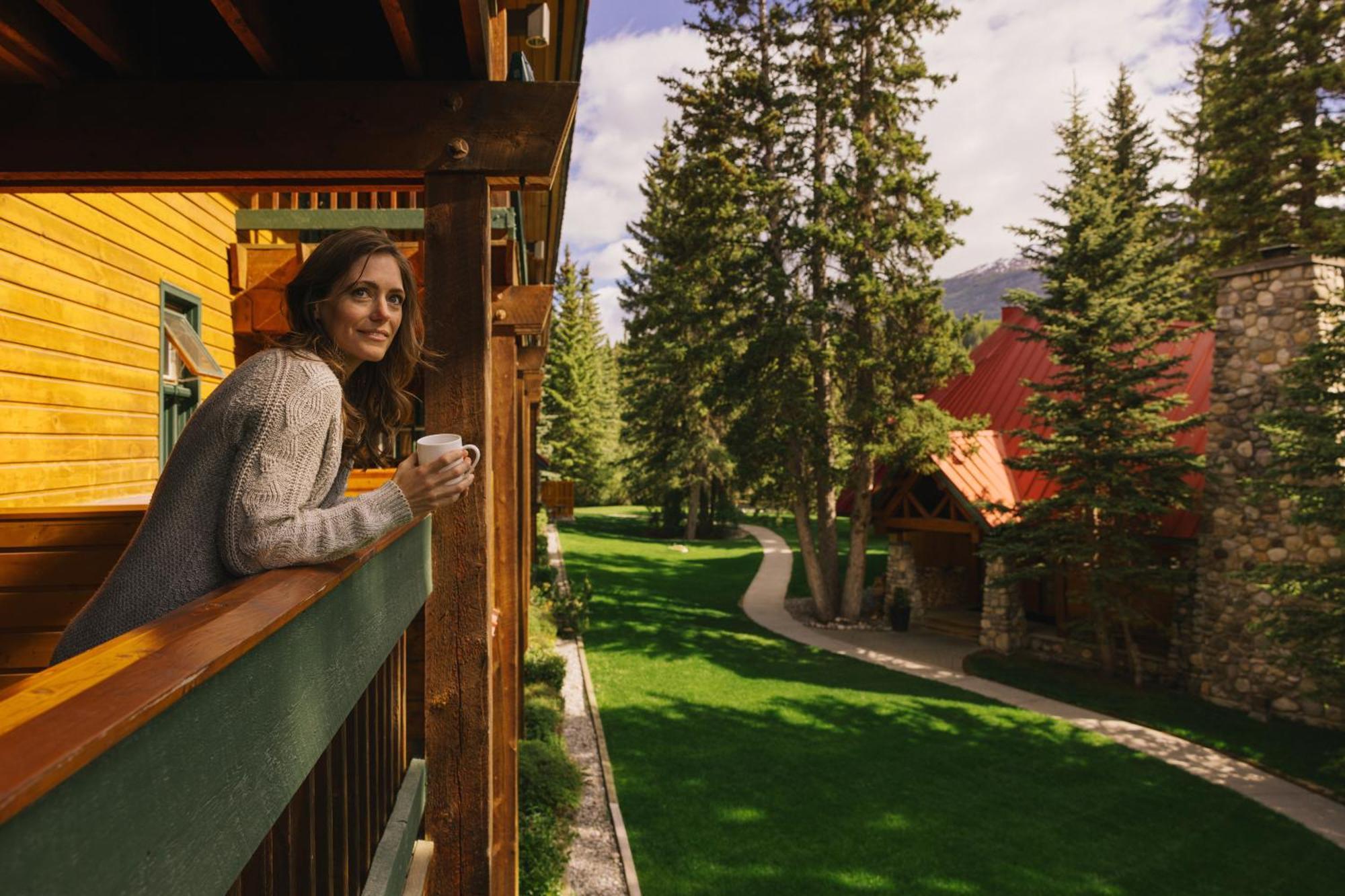 Post Hotel & Spa Lake Louise Exteriör bild